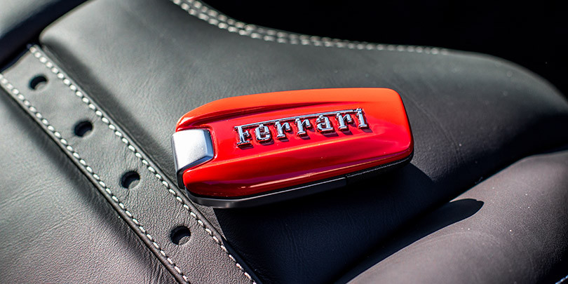 CEO Ferrari опроверг планы по слиянию с Armani Group