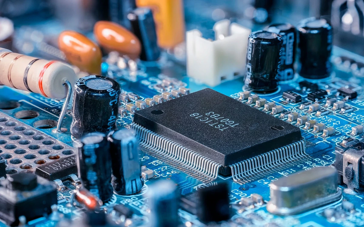 Капитализация производителя чипов NVIDIA приблизилась к $1 трлн