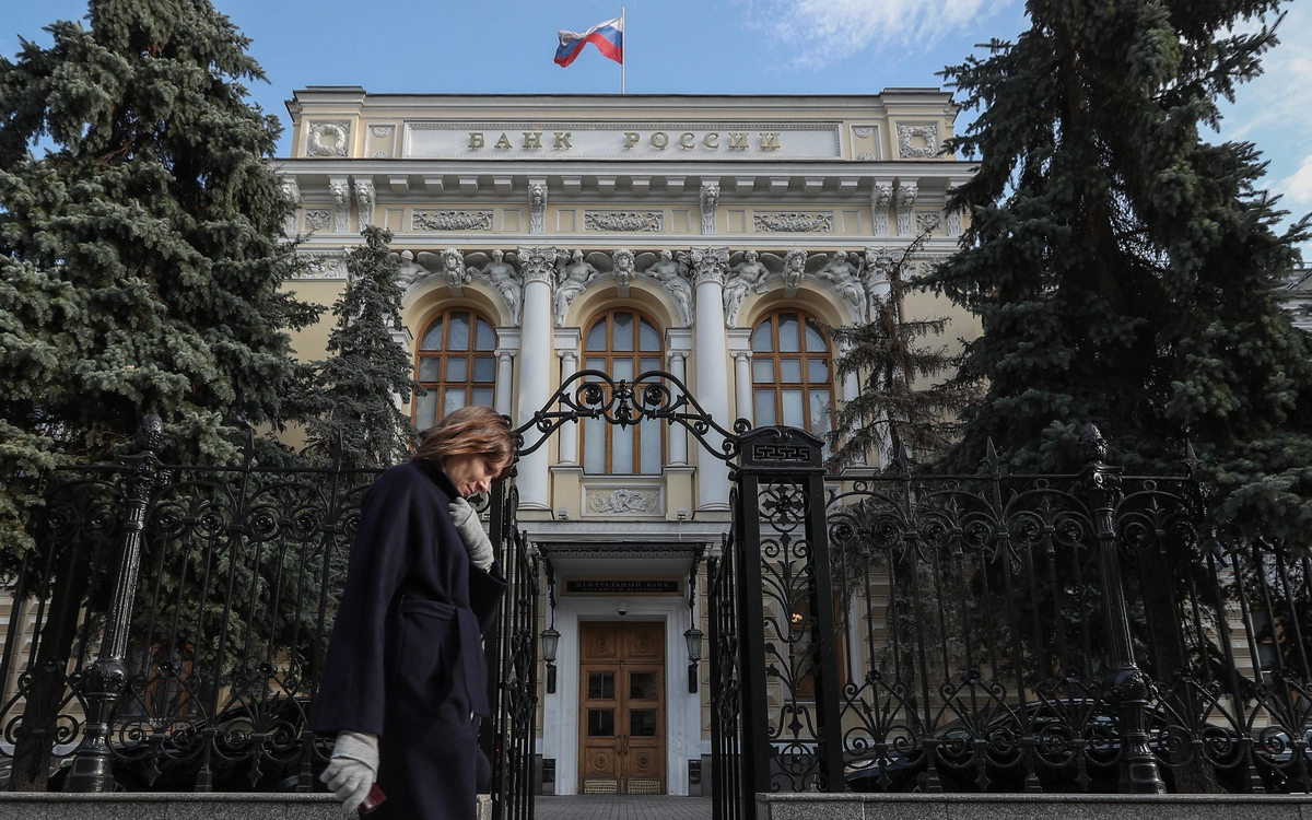 Средняя ставка по вкладам в топ-10 банков снизилась впервые за 7 месяцев