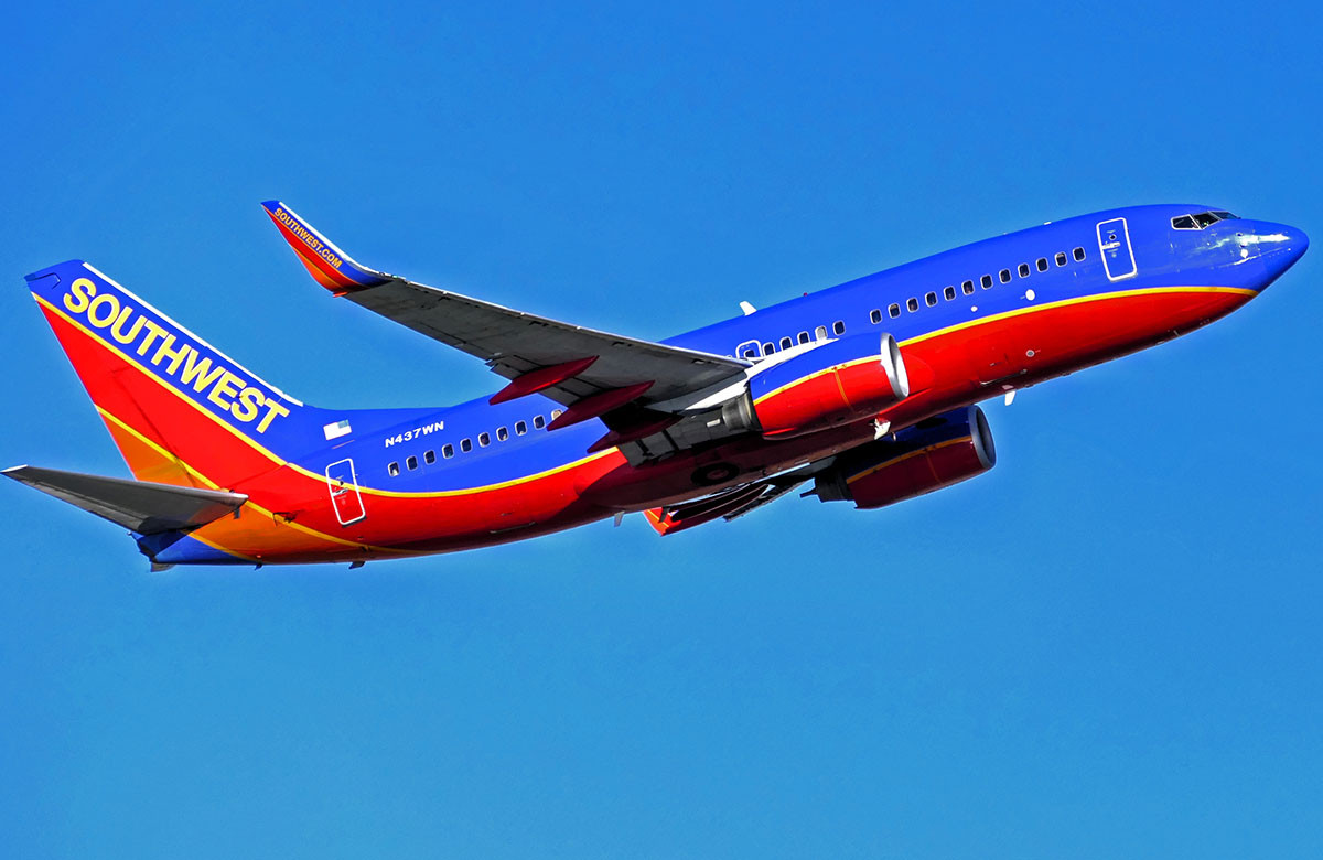 Акции Southwest Airlines упали на 4% после понижения рейтинга Jefferies