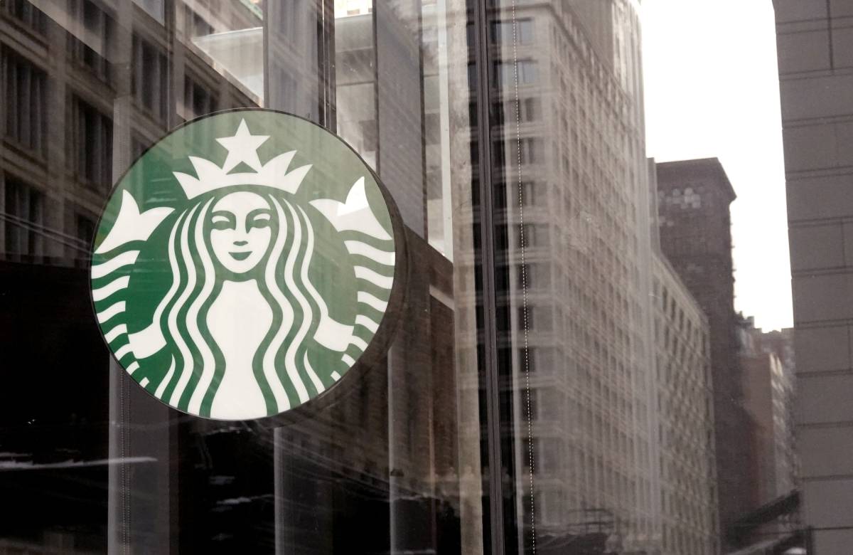 В США Starbucks отказалась от обязательной вакцинации сотрудников