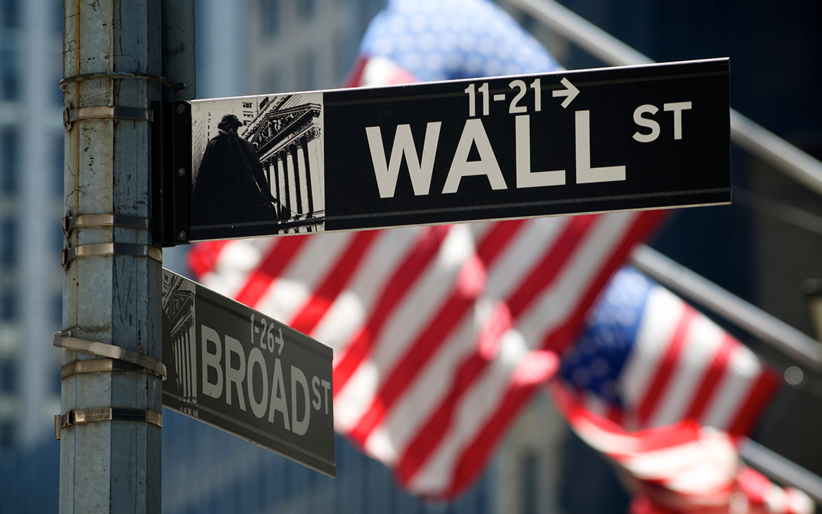 Банки тянут Уолл-стрит вниз из-за опасений в связи с дефолтом хедж-фонда