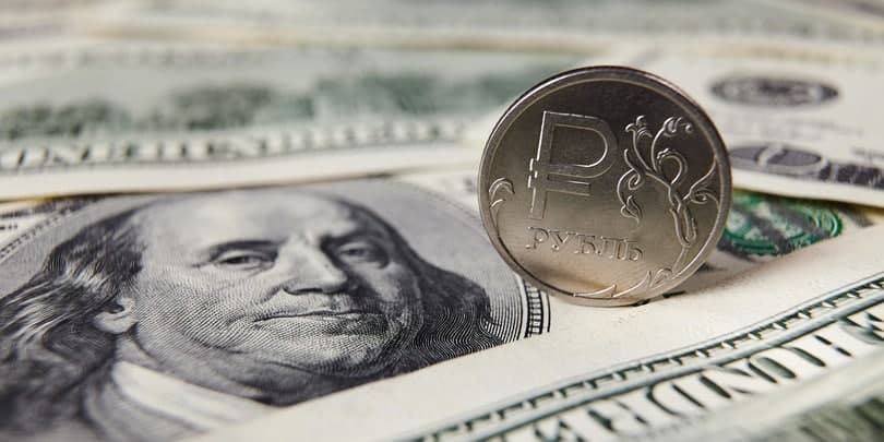 Аналитики оценили влияние отказа от долларов в ФНБ на курс рубля