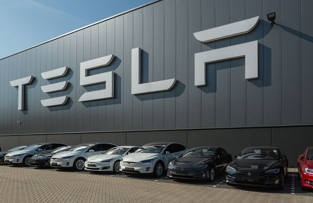 Tesla отозвала почти 500 тыс. электрокаров из-за проблем с багажником