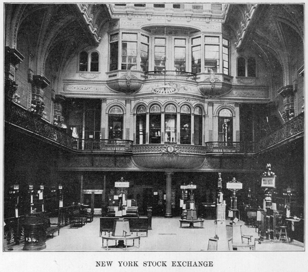 Интерьер Нью-Йоркской фондовой биржи на Уолл-стрит в&nbsp;1930 году&nbsp;