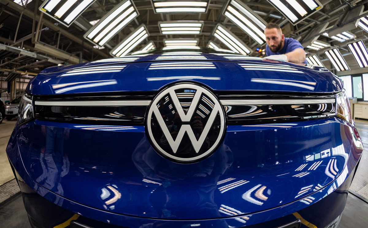 Volkswagen сократит выпуск автомобилей в России из-за дефицита чипов