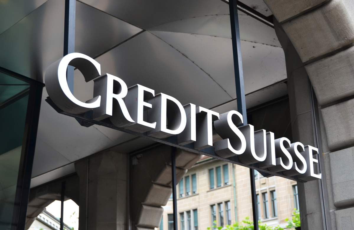 Credit Suisse планирует сократить расходы из-за квартальных убытков