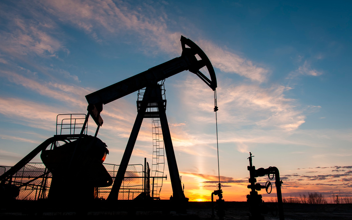 Цена нефти Brent упала ниже $100 за баррель впервые с 7 июля