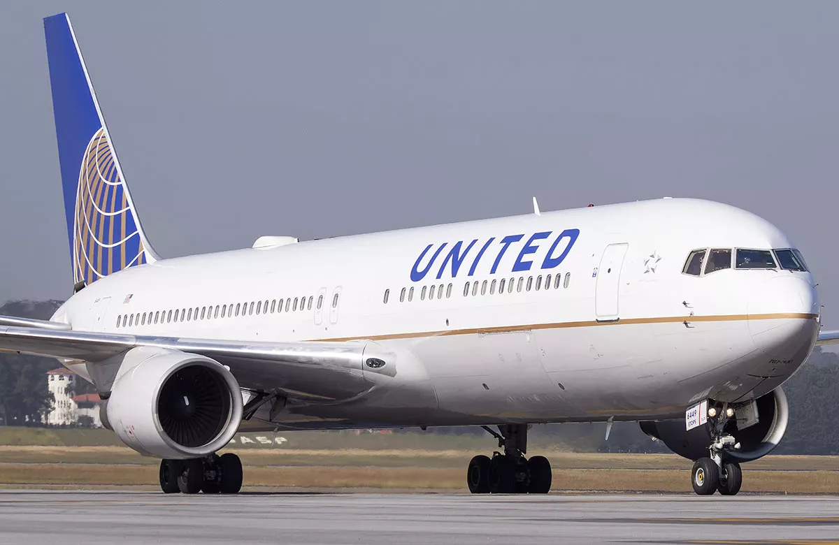 Акции United Airlines выросли на 4% после повышения квартальных прогнозов