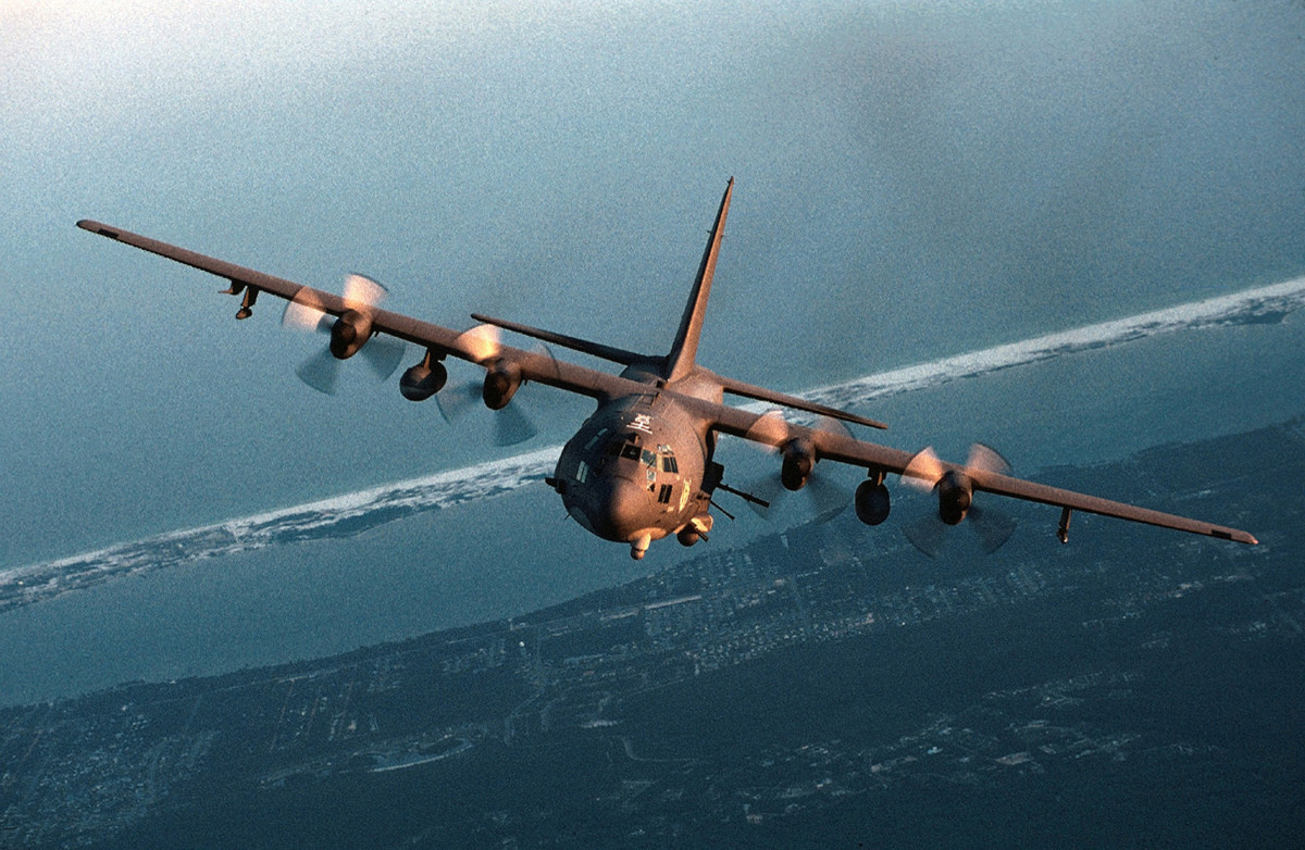 Самолет огневой поддержки AC-130