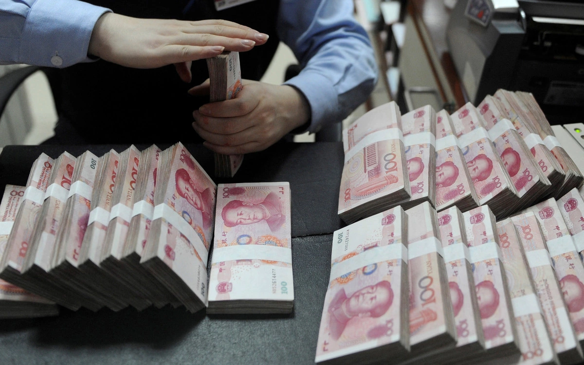 ЦБ сообщил о рекордной доле юаня в биржевых торгах валютой