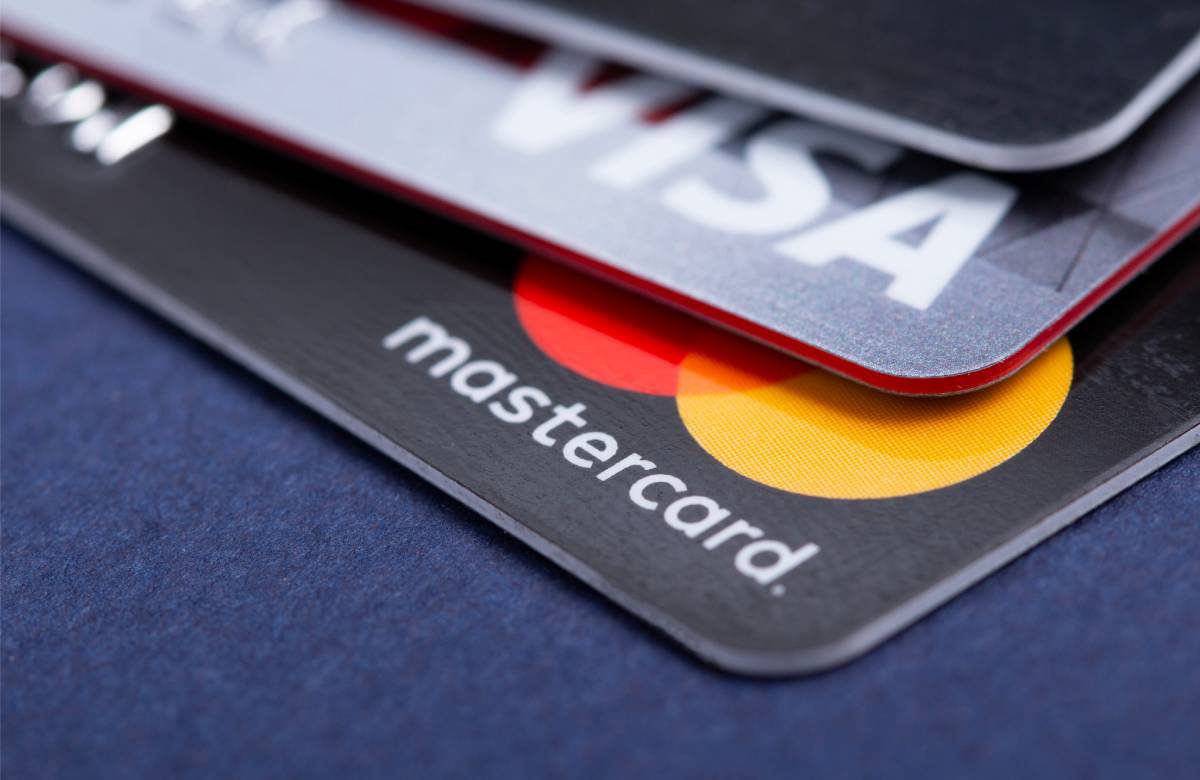 WSJ: Visa и Mastercard планируют поднять комиссии для части ретейла