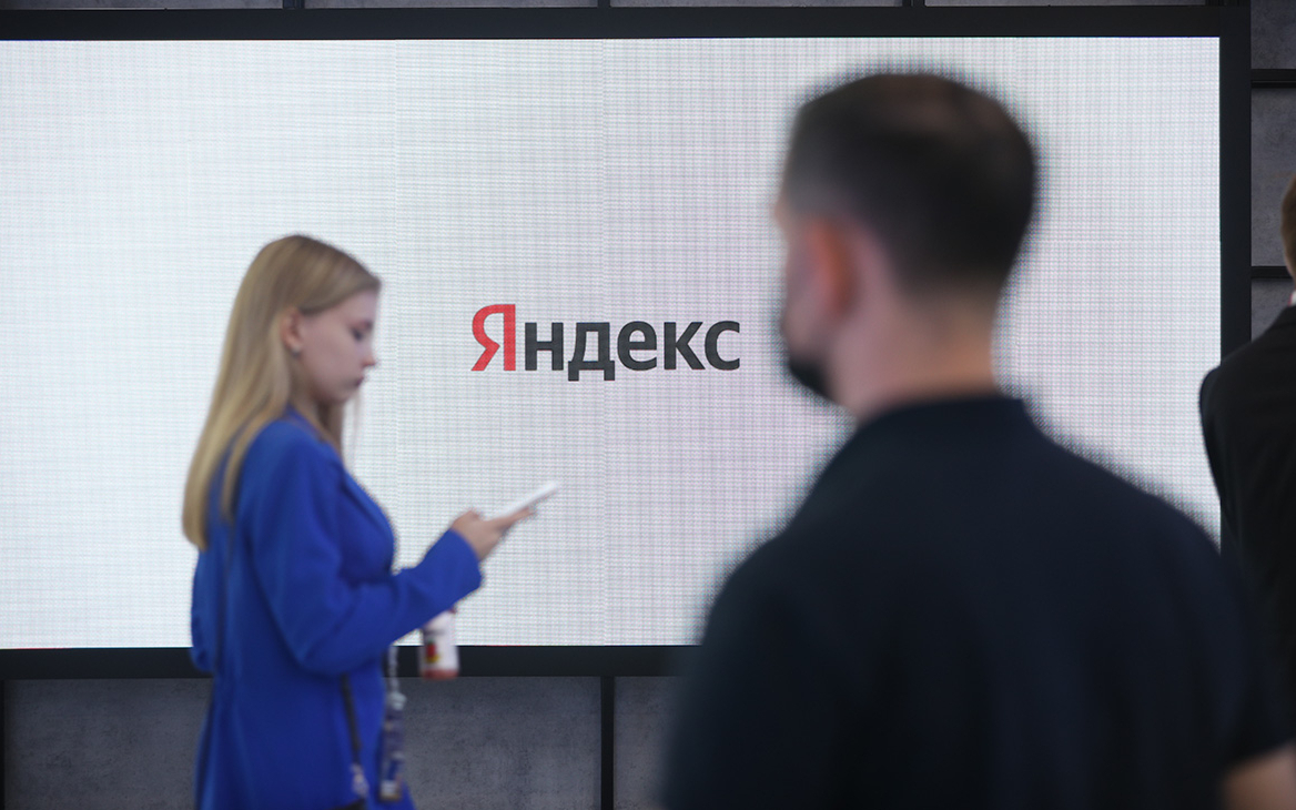 Акции «Яндекса» упали на 14% после введения санкций против Воложа