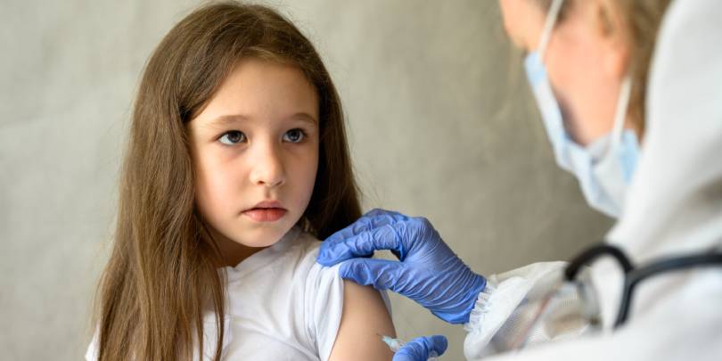 Pfizer направила FDA заявку на одобрение вакцины для детей до пяти лет