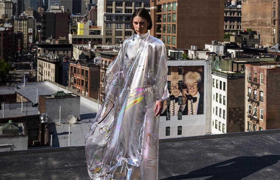 Платье Iridescence от цифрового дома моды The Fabricant