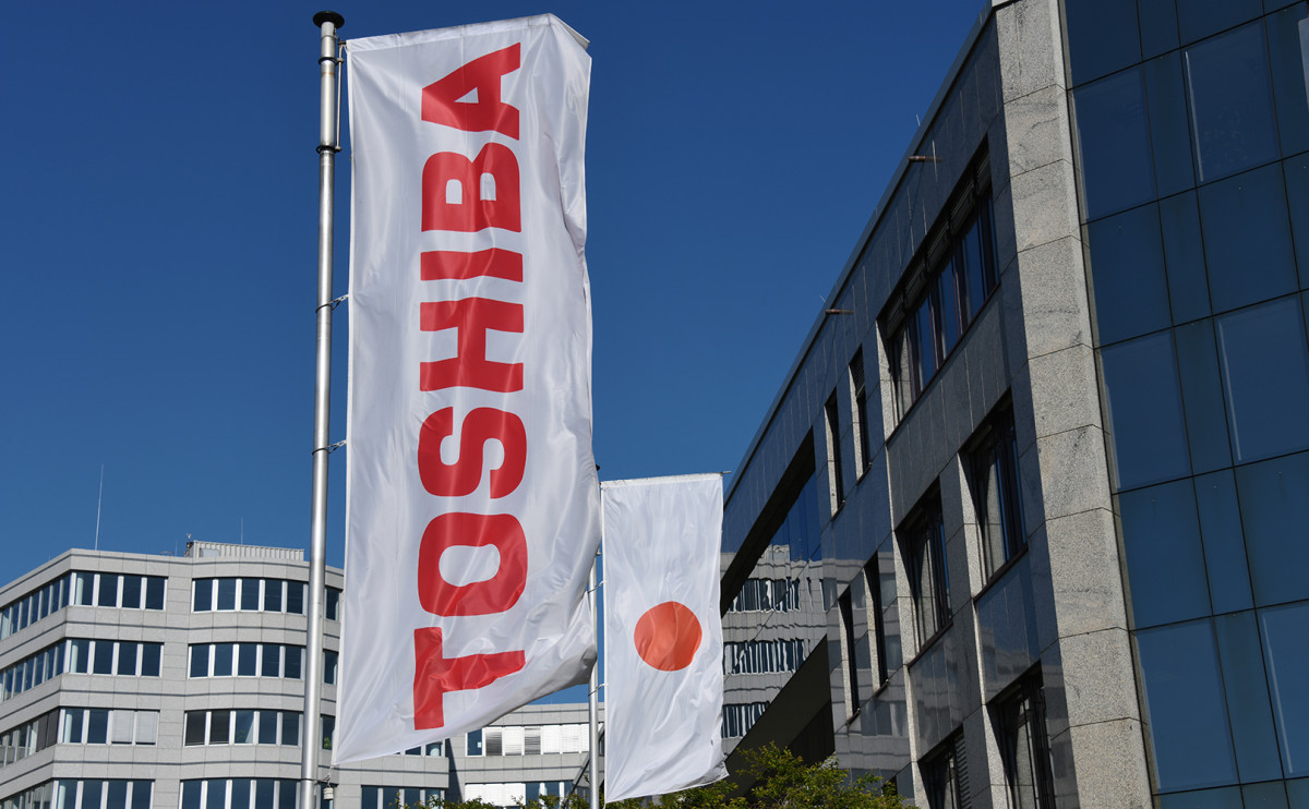 Японская Toshiba рассматривает возможность двустороннего разделения