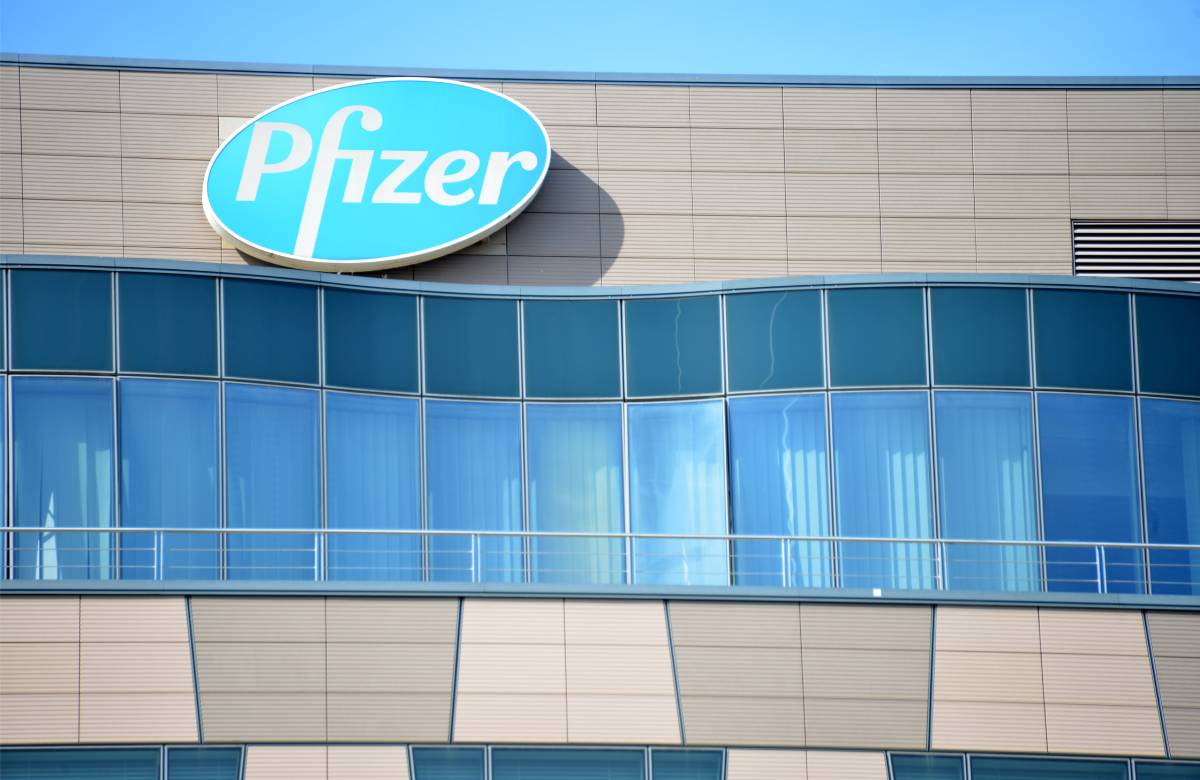 Акции Shanghai Fosun выросли на 10% после получения лицензии на Pfizer