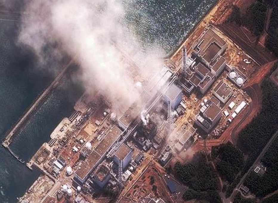 Взрыв на Фукусима-1, вид сверху
