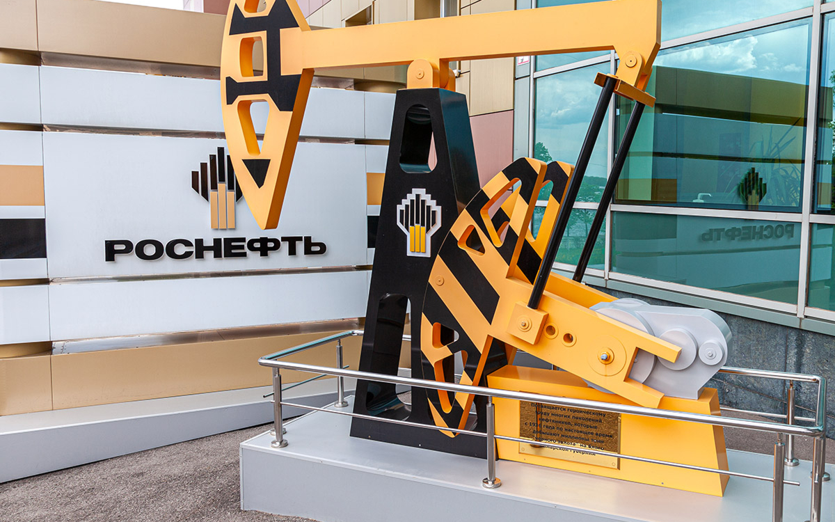 «Роснефть» сократила прибыль акционеров на 54% — до ₽149 млрд