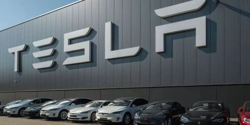 Акции Tesla выросли на премаркете на 2% на новости о сделке с Индонезией