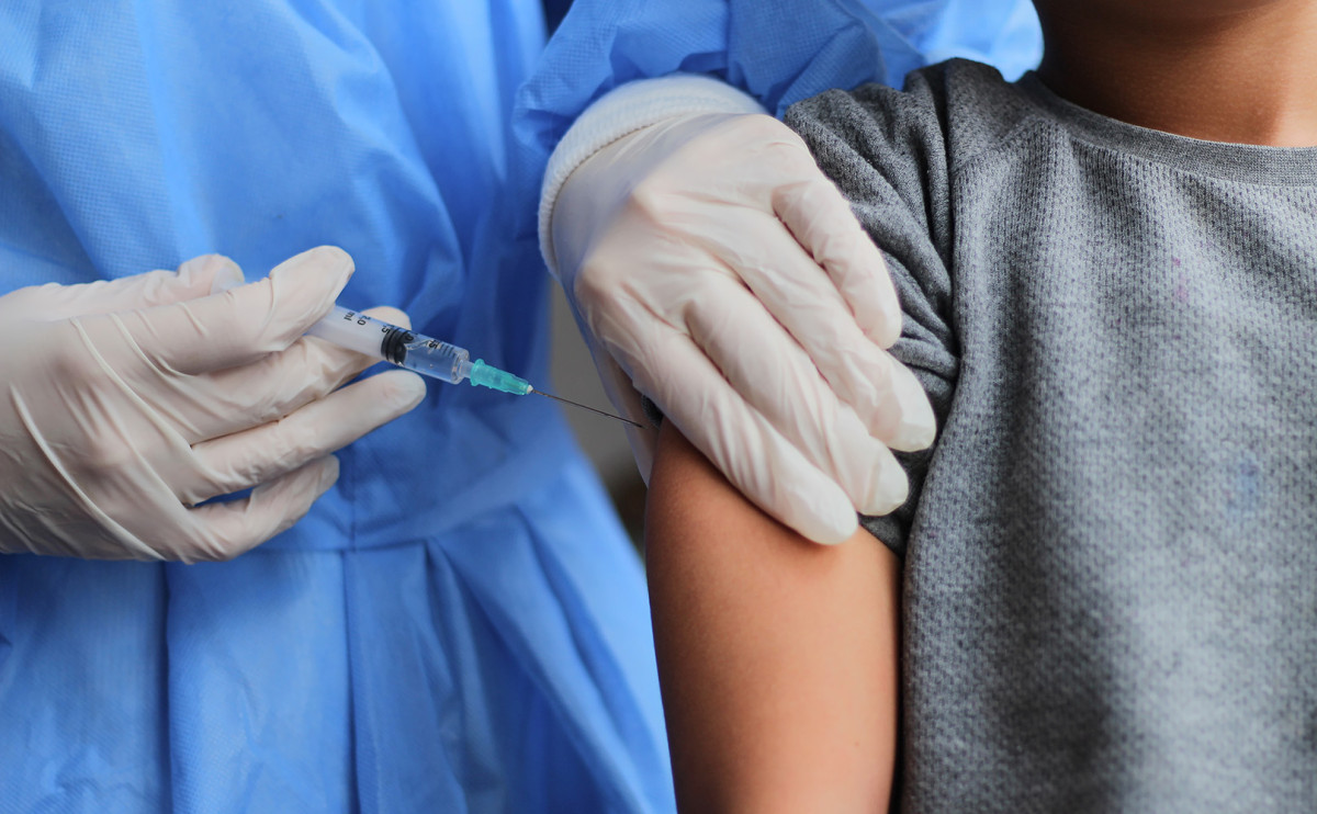 Вакцина Pfizer оказалась эффективна против дельта-штамма у подростков