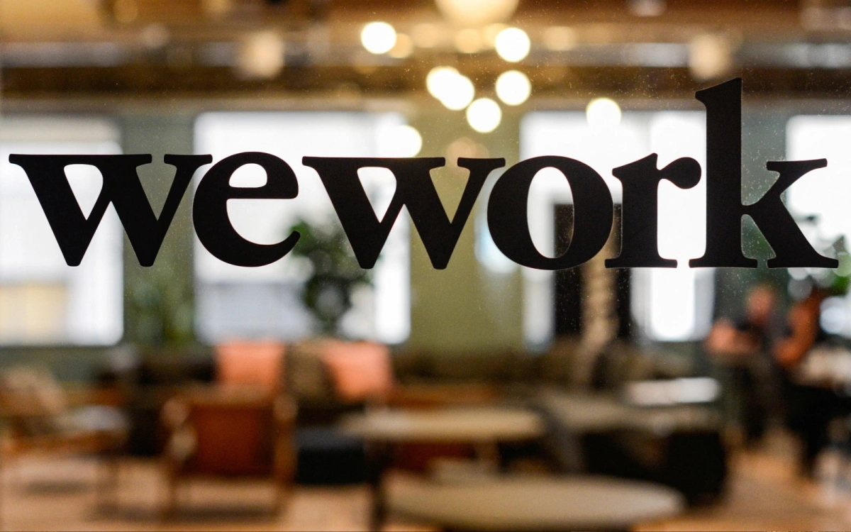 Акции сети коворкингов WeWork обрушились на 40% на новости о банкротстве