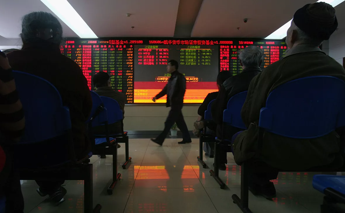 Власти КНР посоветовали фондам стабилизировать рынки перед съездом партии