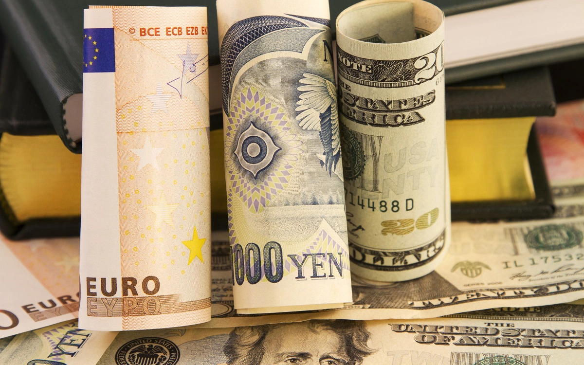 Японская иена упала к евро до минимума с 2008 года