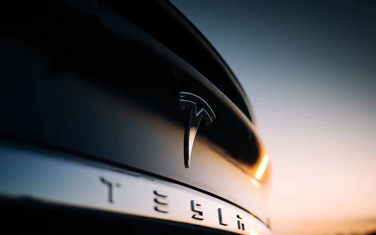 Reuters узнал об отказе Tesla расширять производство в КНР из-за политики