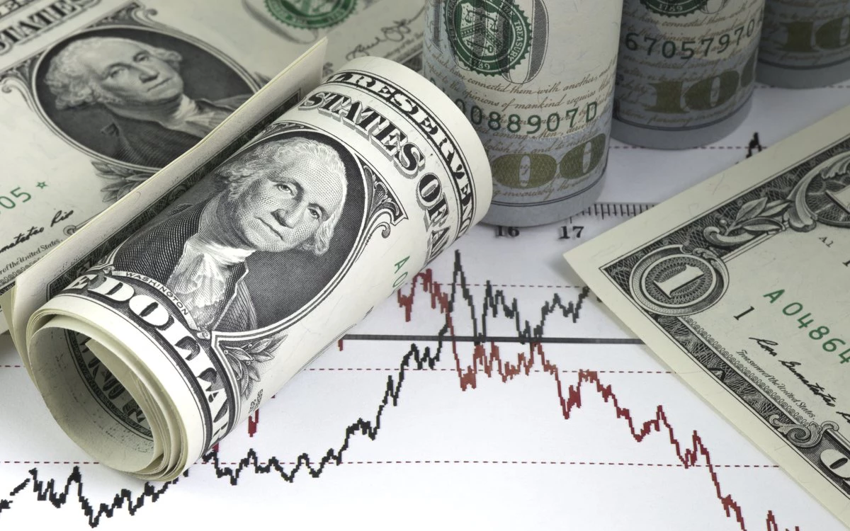 Почему сейчас растет курс доллара: разбираемся с экспертами