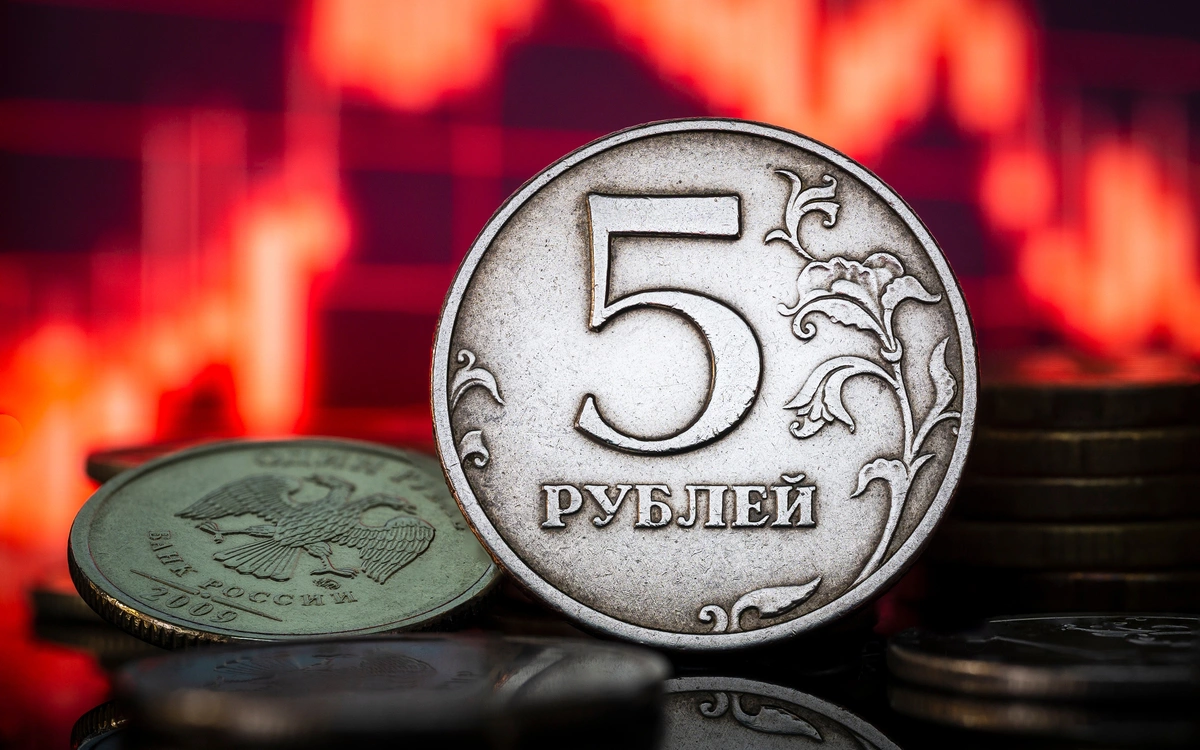 Доллар к рублю по итогам 2022 года упал на 6,4%, до ₽69,9