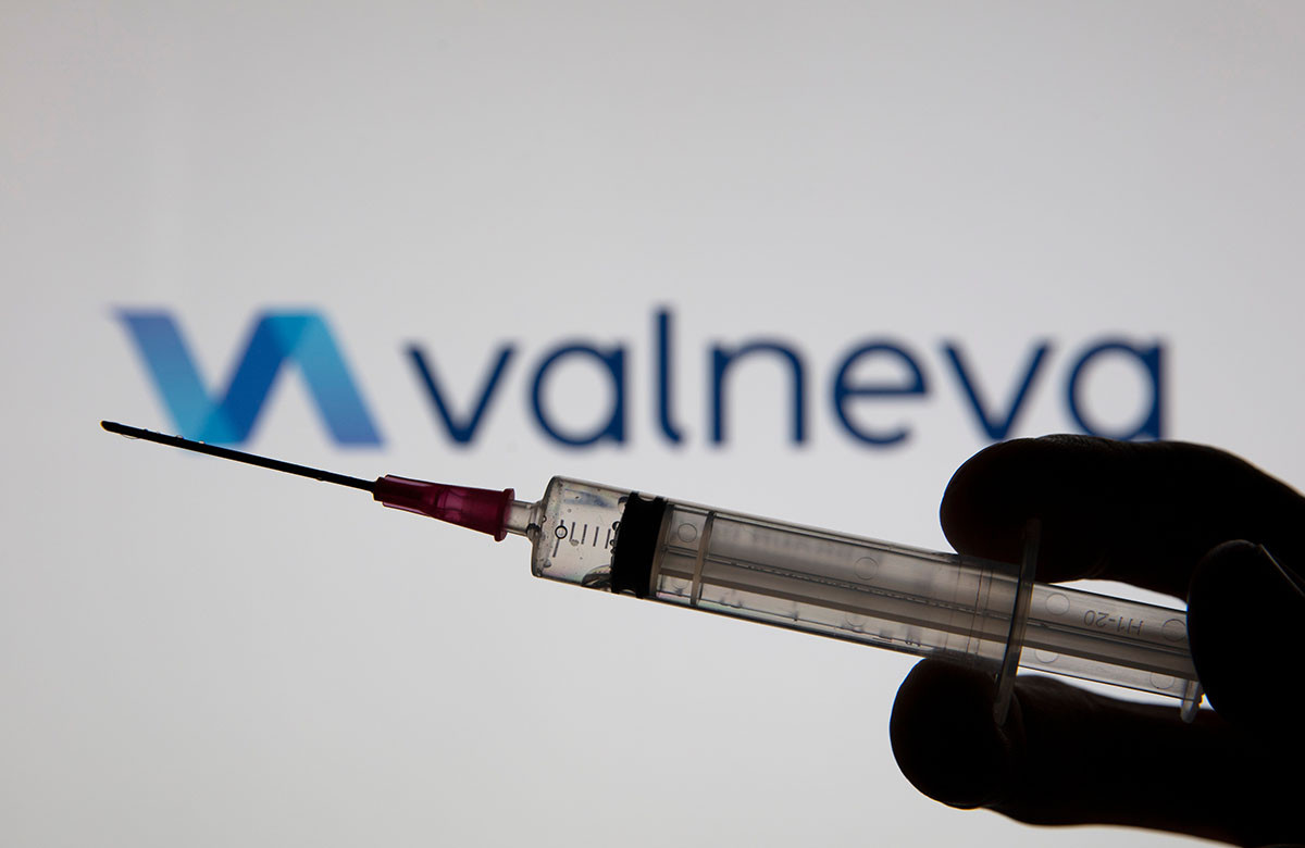 Акции Valneva упали на 44% на фоне отказа Великобритании от ее вакцины