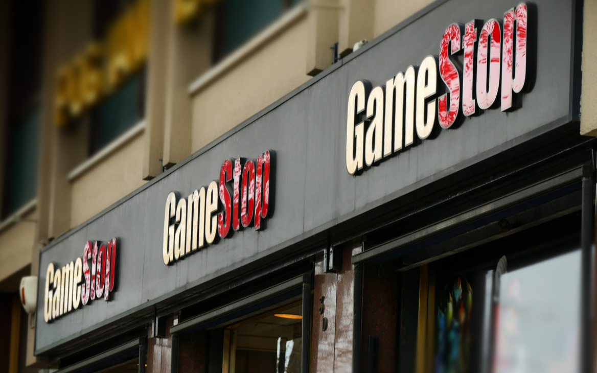 Пострадавший от взлета GameStop хедж-фонд пообещал ставить на рост акций