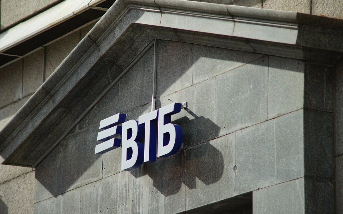 ВТБ не исключил обратный сплит акций для удобства акционеров