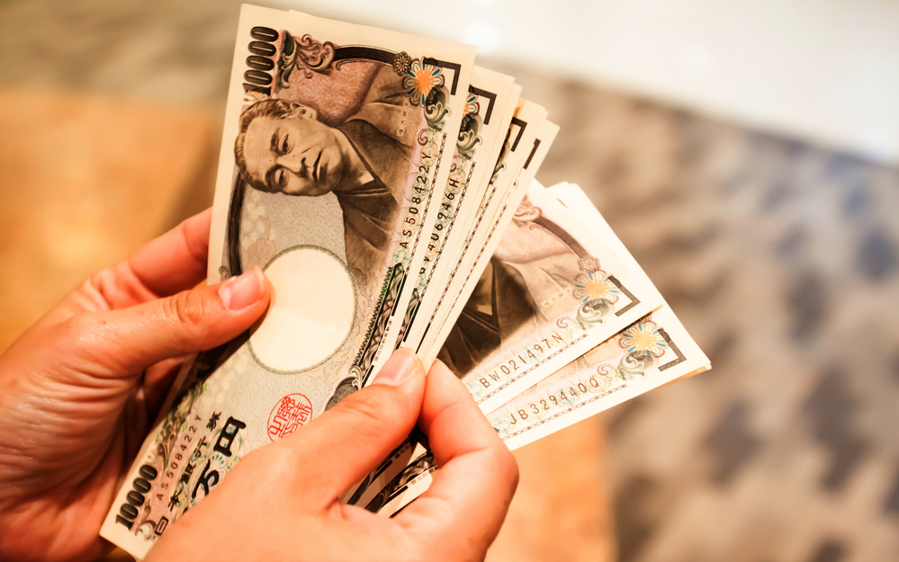 Японская иена подорожала к доллару до максимума с августа текущего года