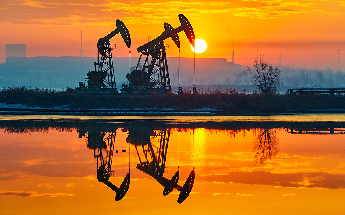 Цена нефти Brent опустилась ниже $100 за баррель впервые с 12 апреля
