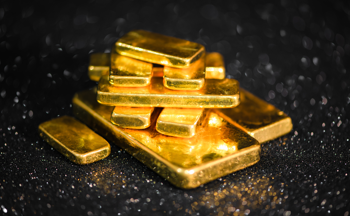 Золото подешевело после рекордного роста. Что стало причиной