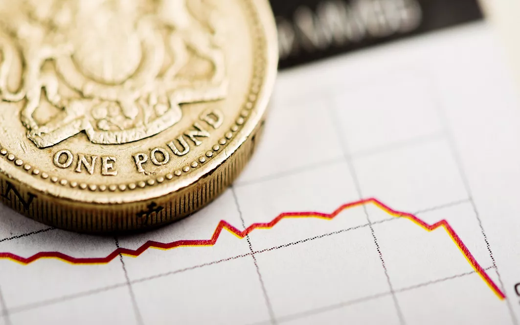 Курс фунта стерлингов упал на 2% после заявления Банка Англии о рецессии