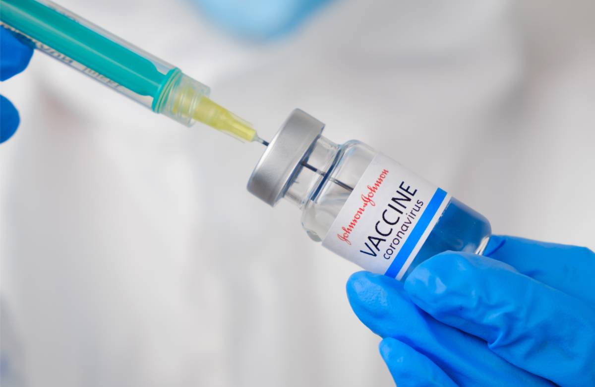J&J ожидает роста продаж вакцины от коронавируса на 46% в 2022 году