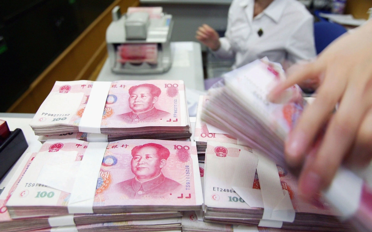 Курс юаня на Мосбирже поднялся выше ₽12 впервые с 24 июня