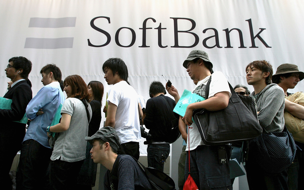 Акции SoftBank взлетели до максимума за 20 лет