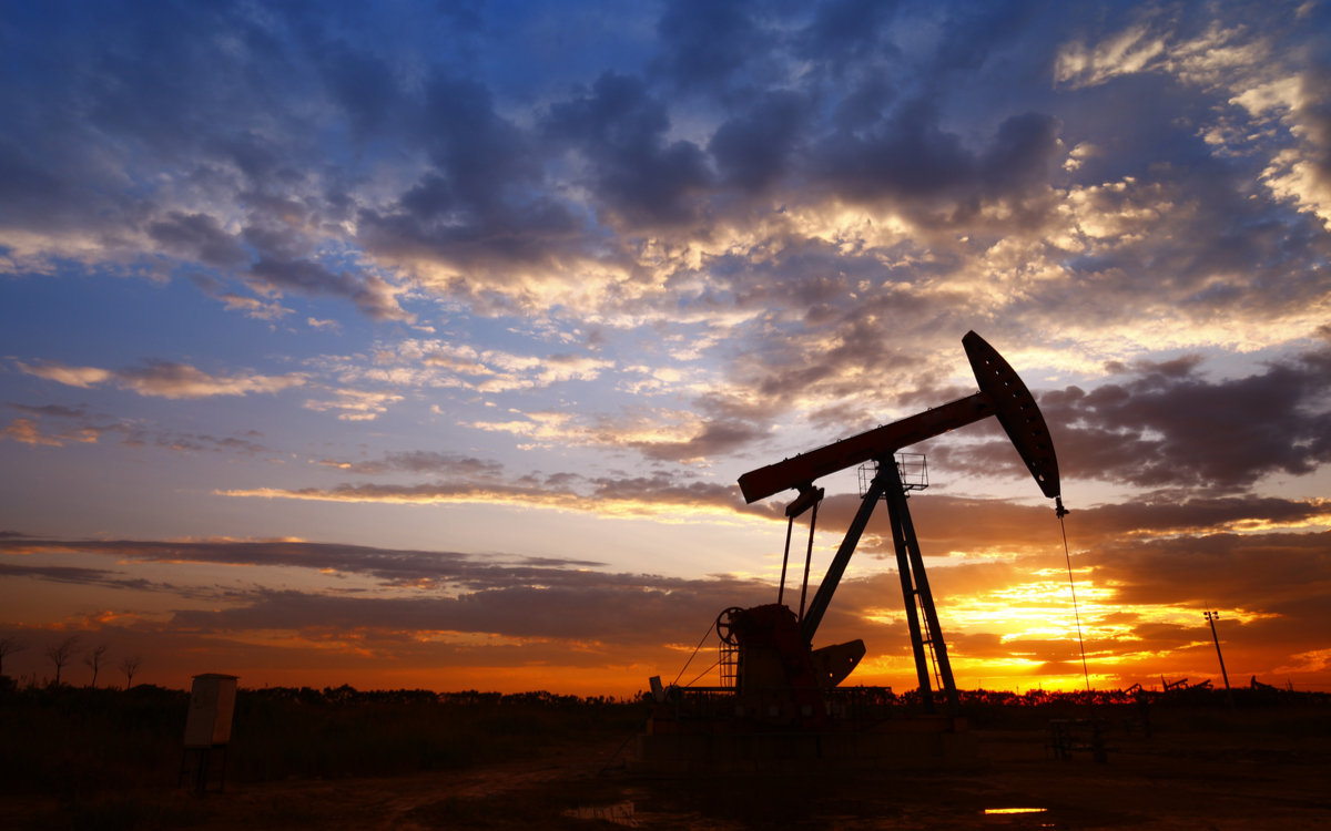 Цена нефти Brent опустилась ниже $74 за баррель впервые с 15 мая