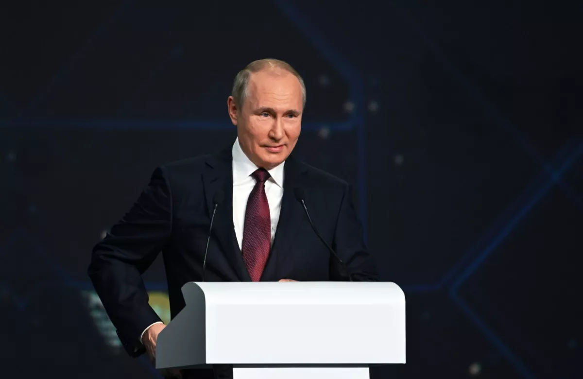 Путин ограничил для недружественных иностранцев сделки с долями в ООО