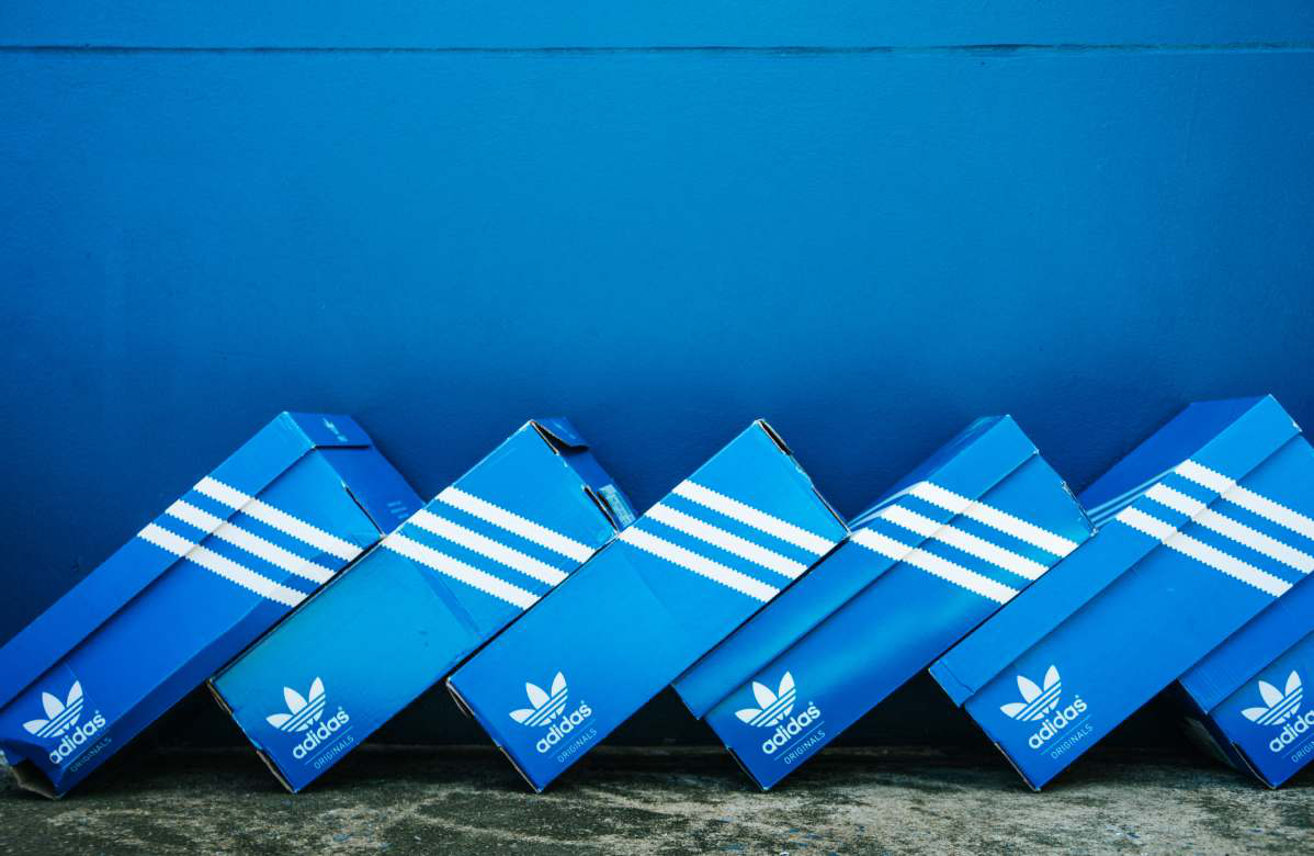Adidas потерял €100 млн за апрель-июнь от приостановки деятельности в РФ