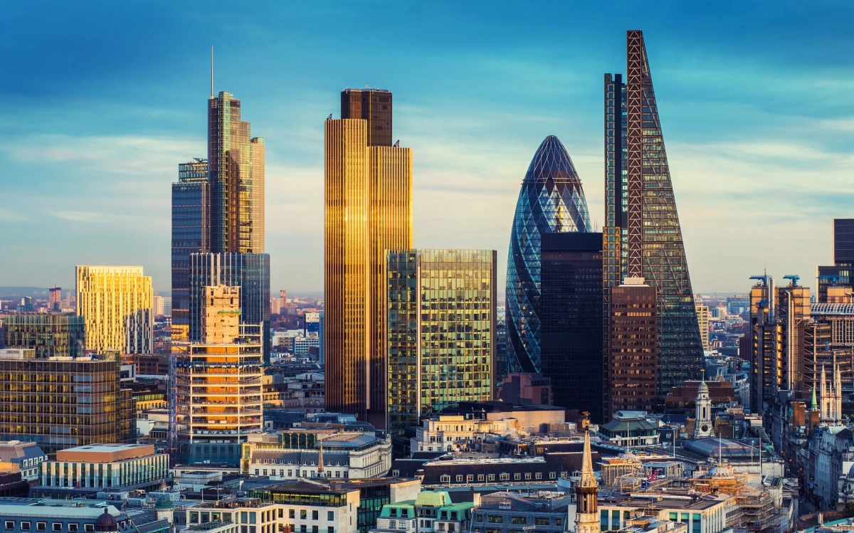 Власти Сити впервые признали равным Лондону центром финансов другой город
