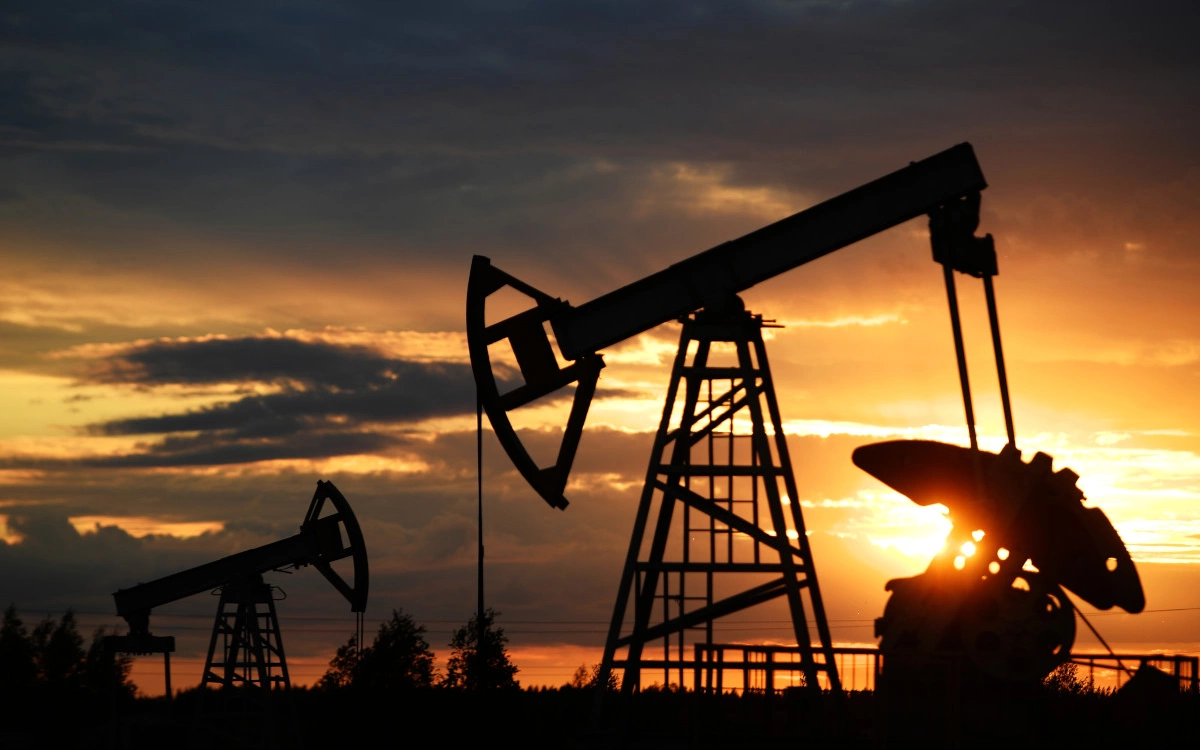 Цена нефти Brent впервые за две недели  упала ниже $72 за баррель