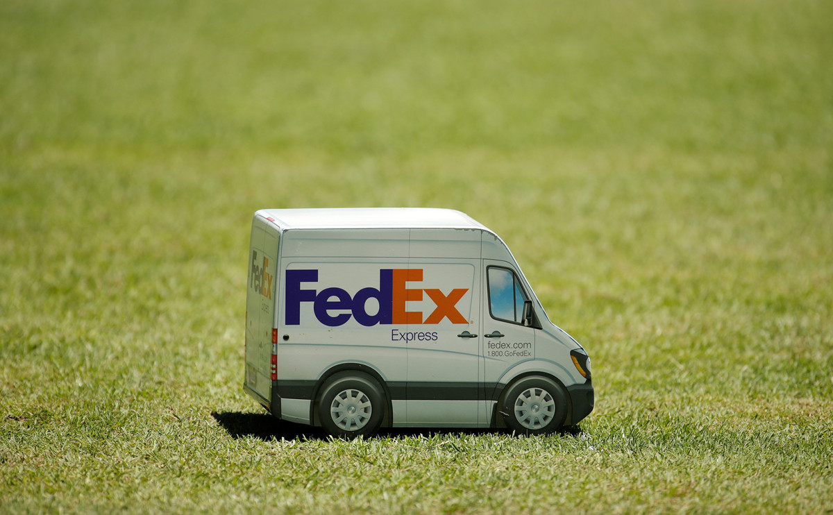 Омикрон-штамм COVID-19 ударил по службе экспресс-доставки FedEx в США