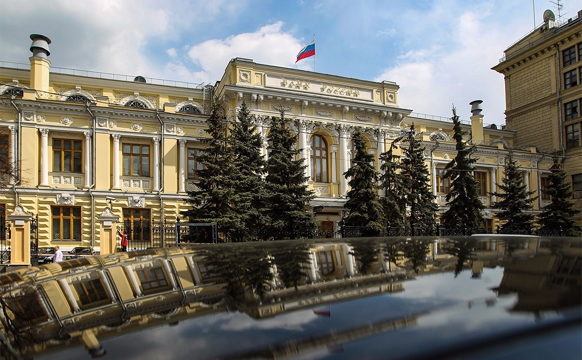 ЦБ сократил ставку до минимума за пять лет. Как отреагирует курс рубля?