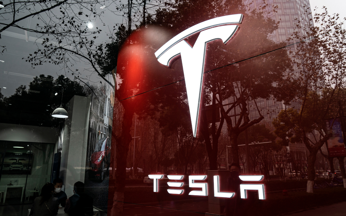 Bloomberg узнал о частичной приостановке производства Tesla в США