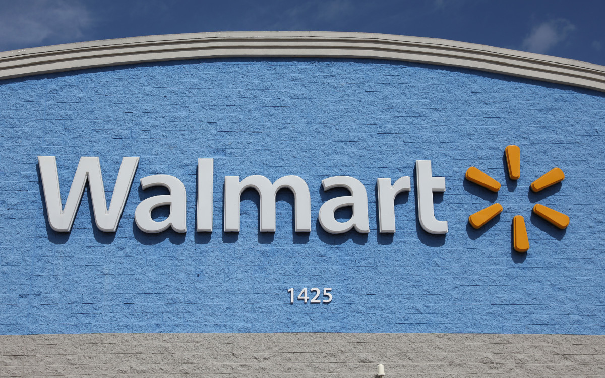 Акции сети Walmart упали на 9% после снижения прогнозов по прибыли